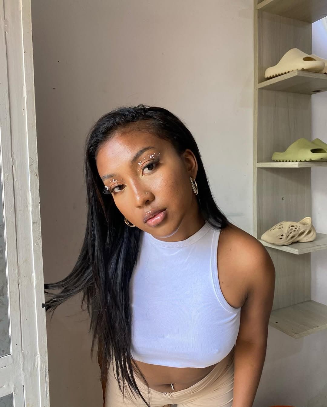 Click to view full size Ange kely