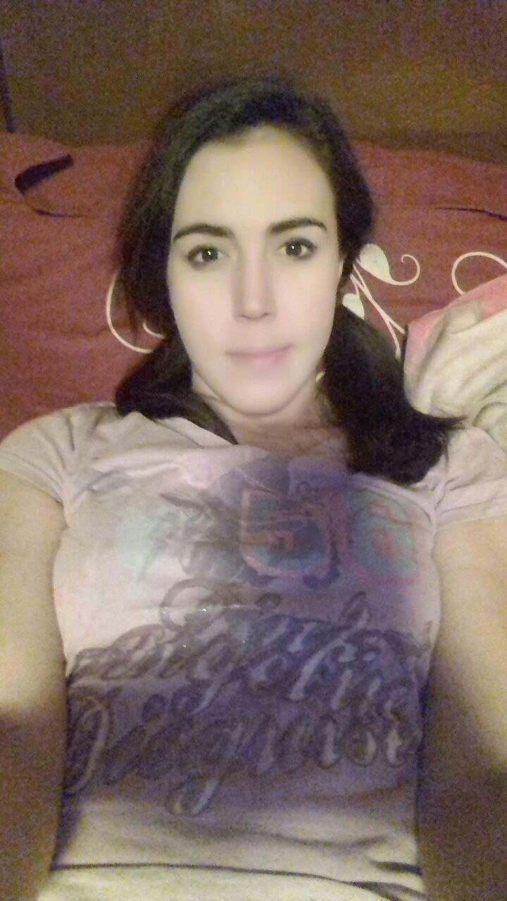 Click to view full size Girlfriend posing for public exposure