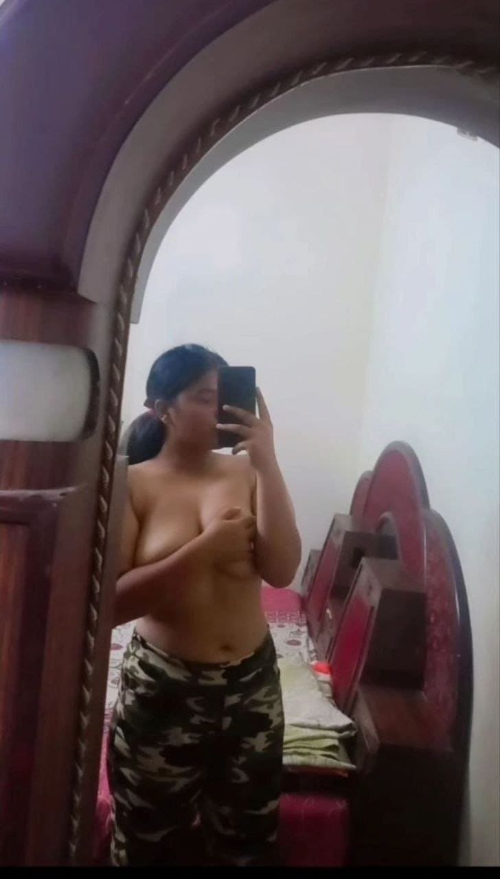 Click to view full size Delhi Slut 18 yo Niki ?