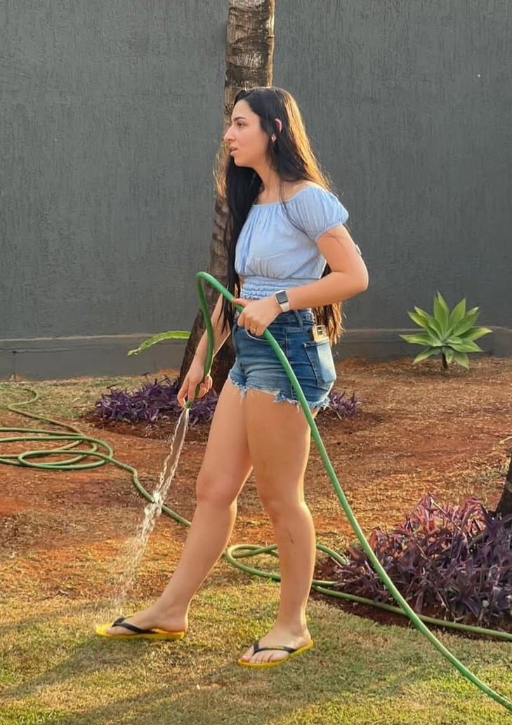 Click to view full size Mineira dos pezinhos lindos