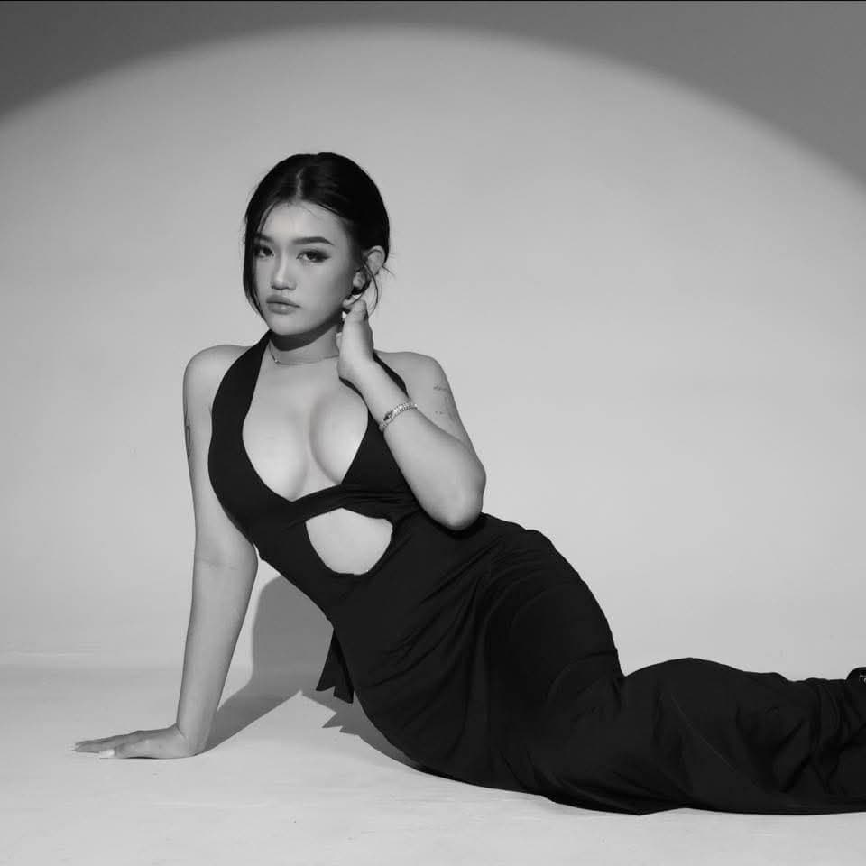 Click to view full size VietNam bitch, need bbc to put in her pussyy