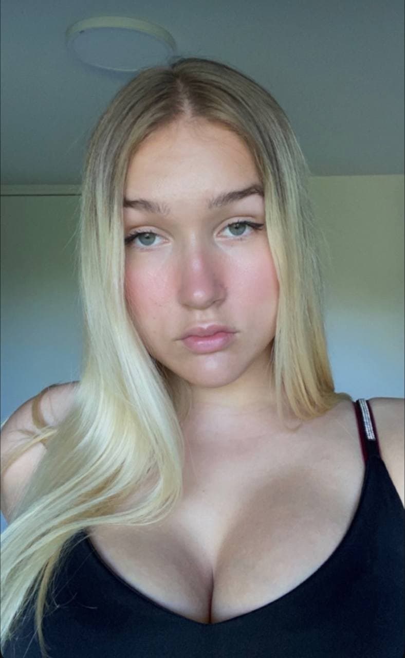 Click to view full size Finnish Influencer Elina Pakanen and her huge tits