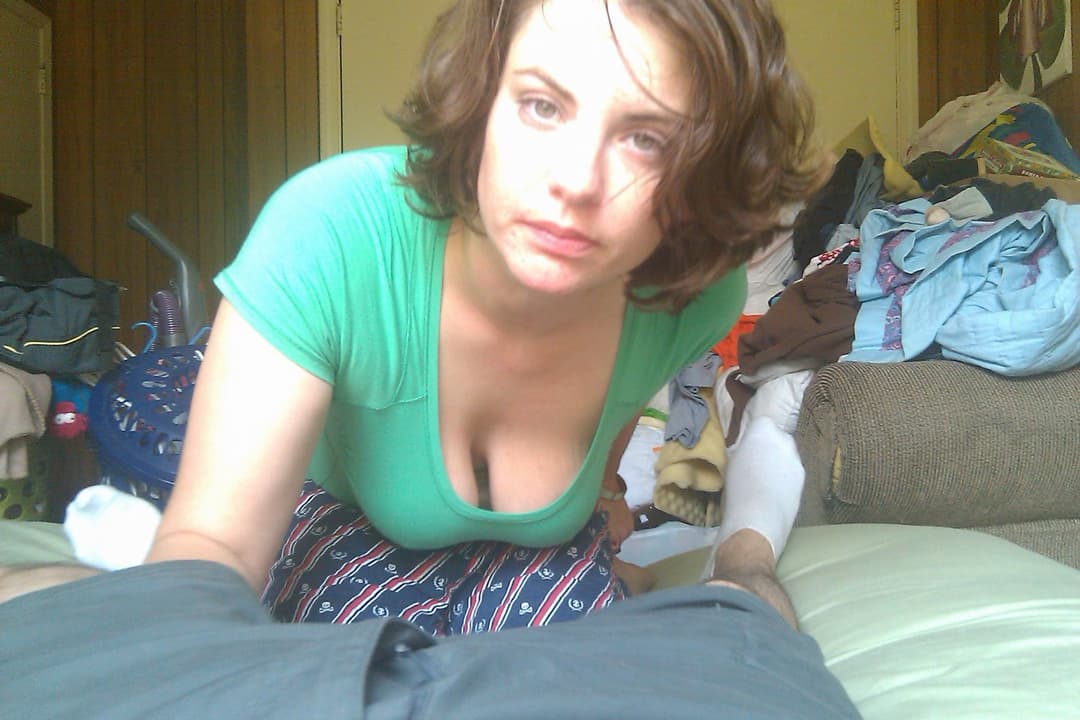 Click to view full size Wifeslut Brittany loves sucking black cocks