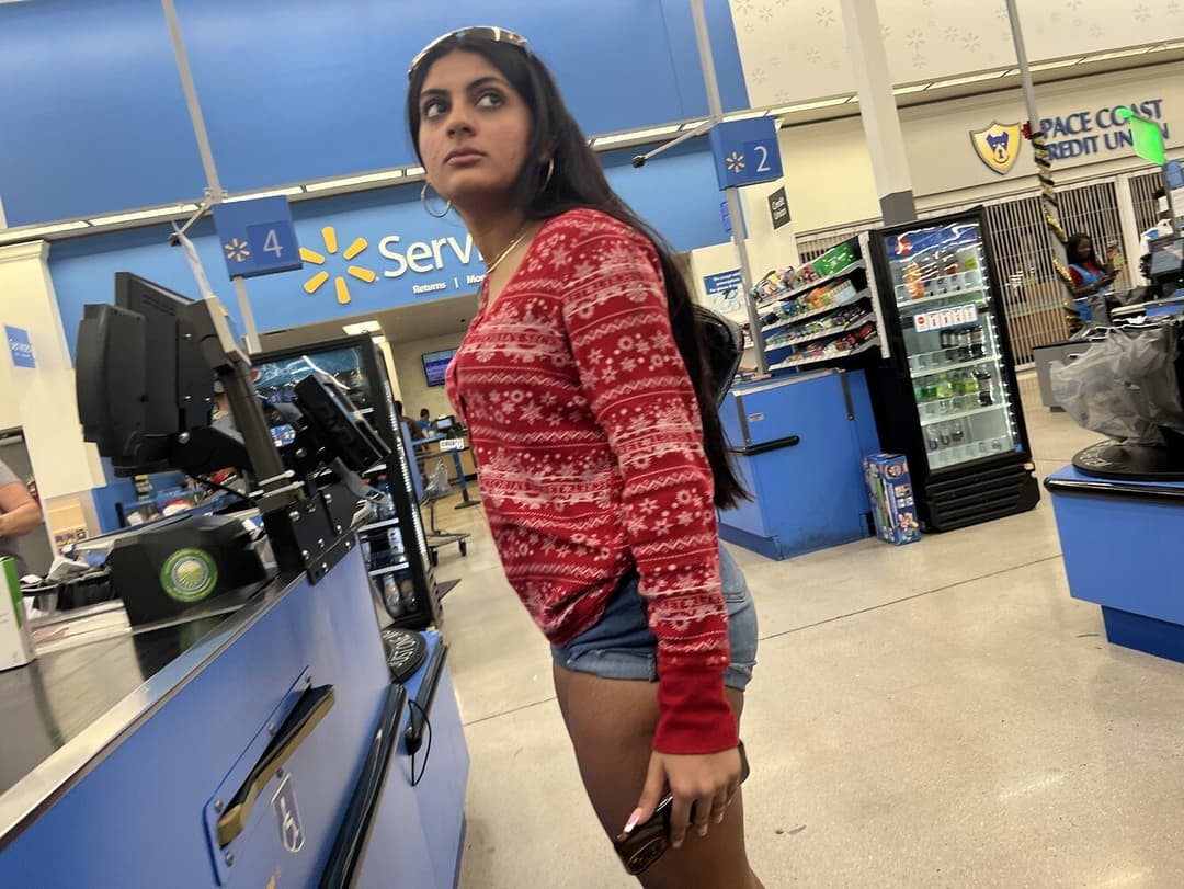 Click to view full size Sexy Middle Eastern Candid