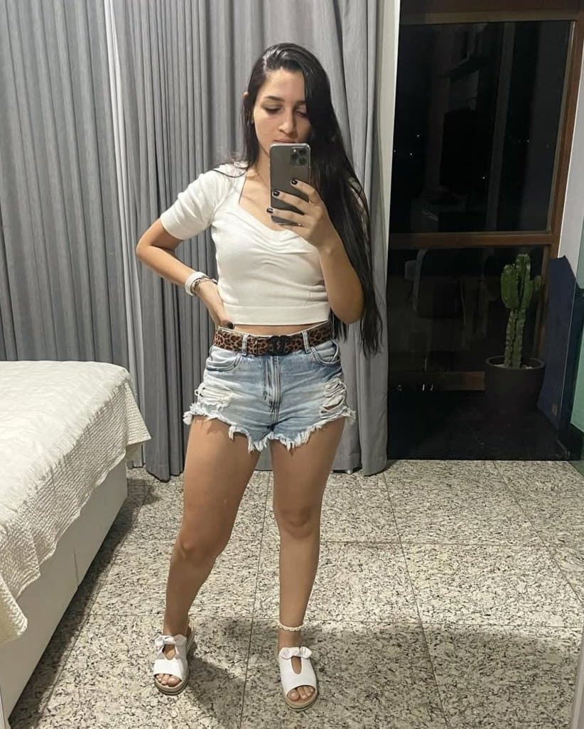 Click to view full size Mineira dos pezinhos lindos