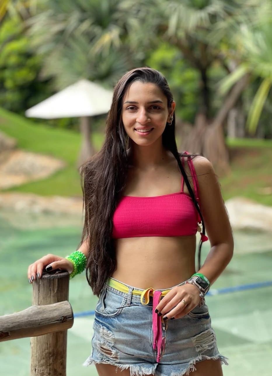 Click to view full size Mineira dos pezinhos lindos