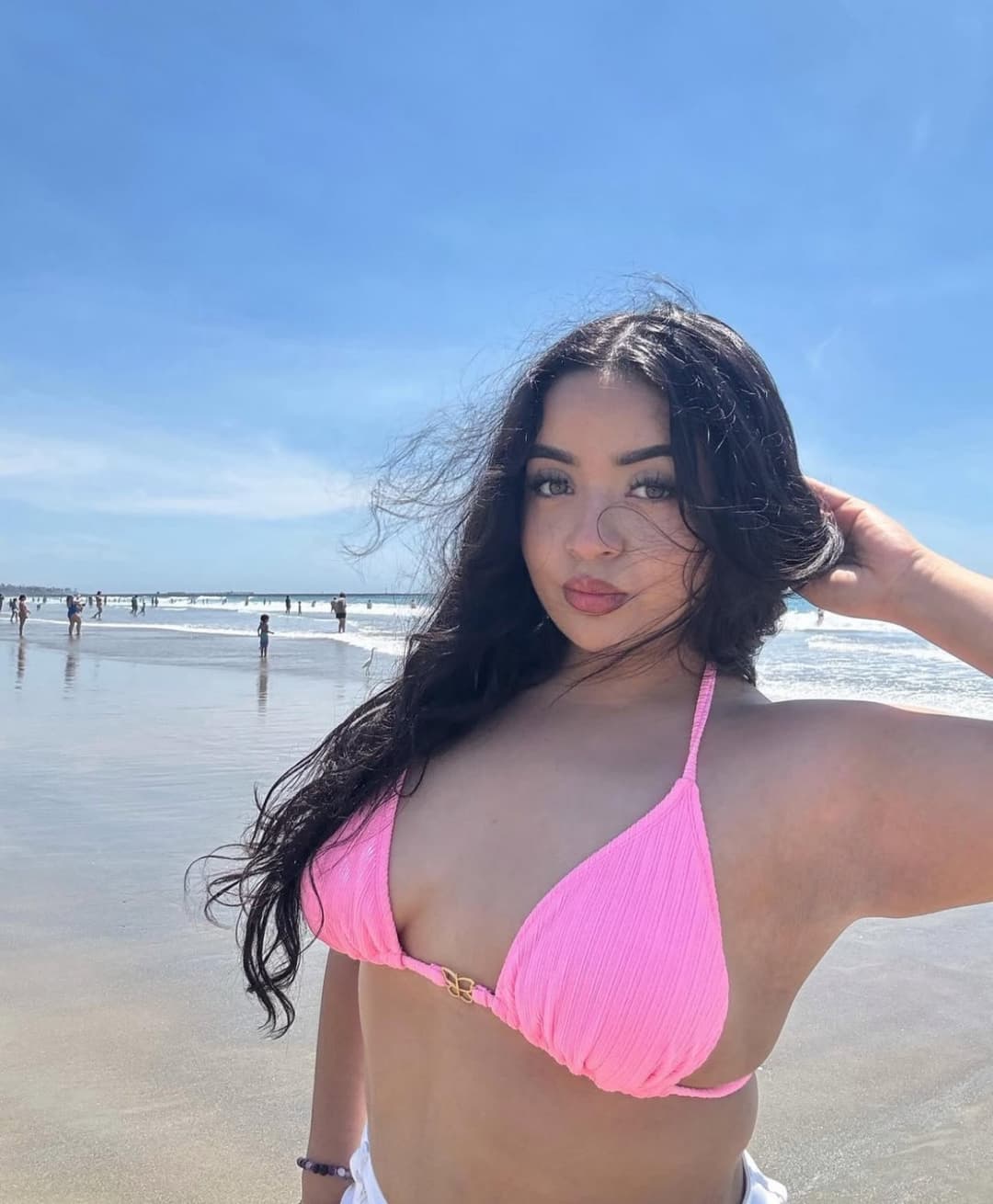 Click to view full size Emily has the fattest ass and the sexiest pits