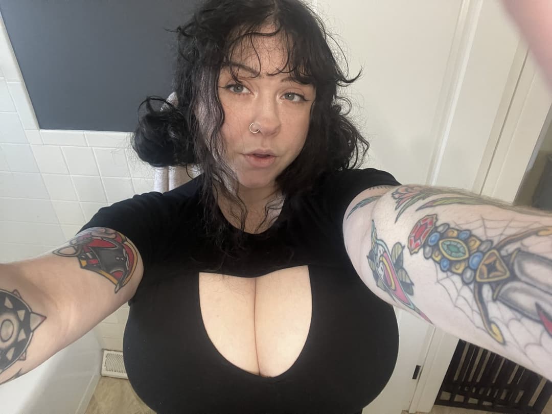Click to view full size Gigantic tits