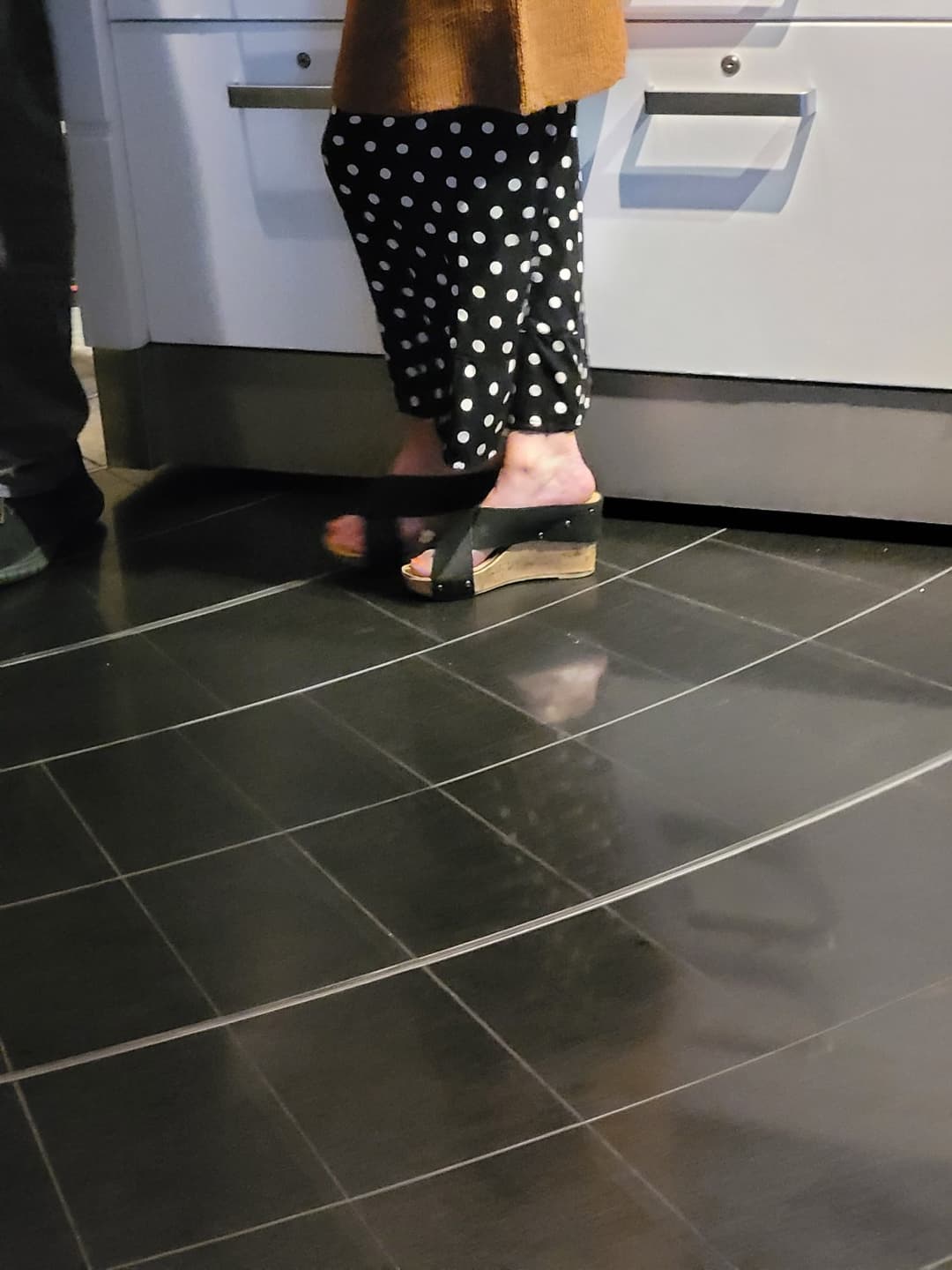 Click to view full size White milf feet on the cruise