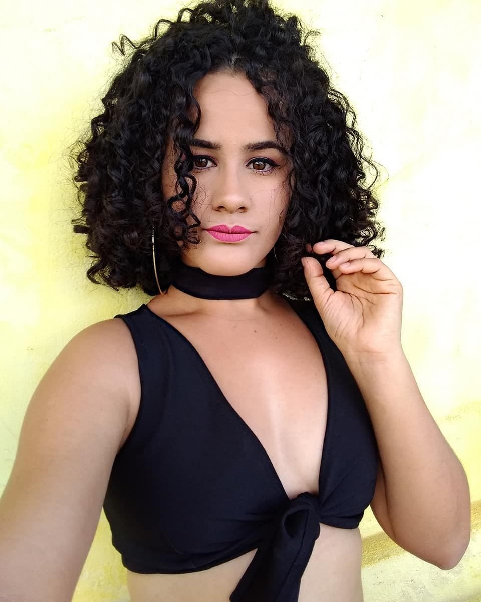 Click to view full size Minha nova deusa dona de casa já mim fez gozar muito