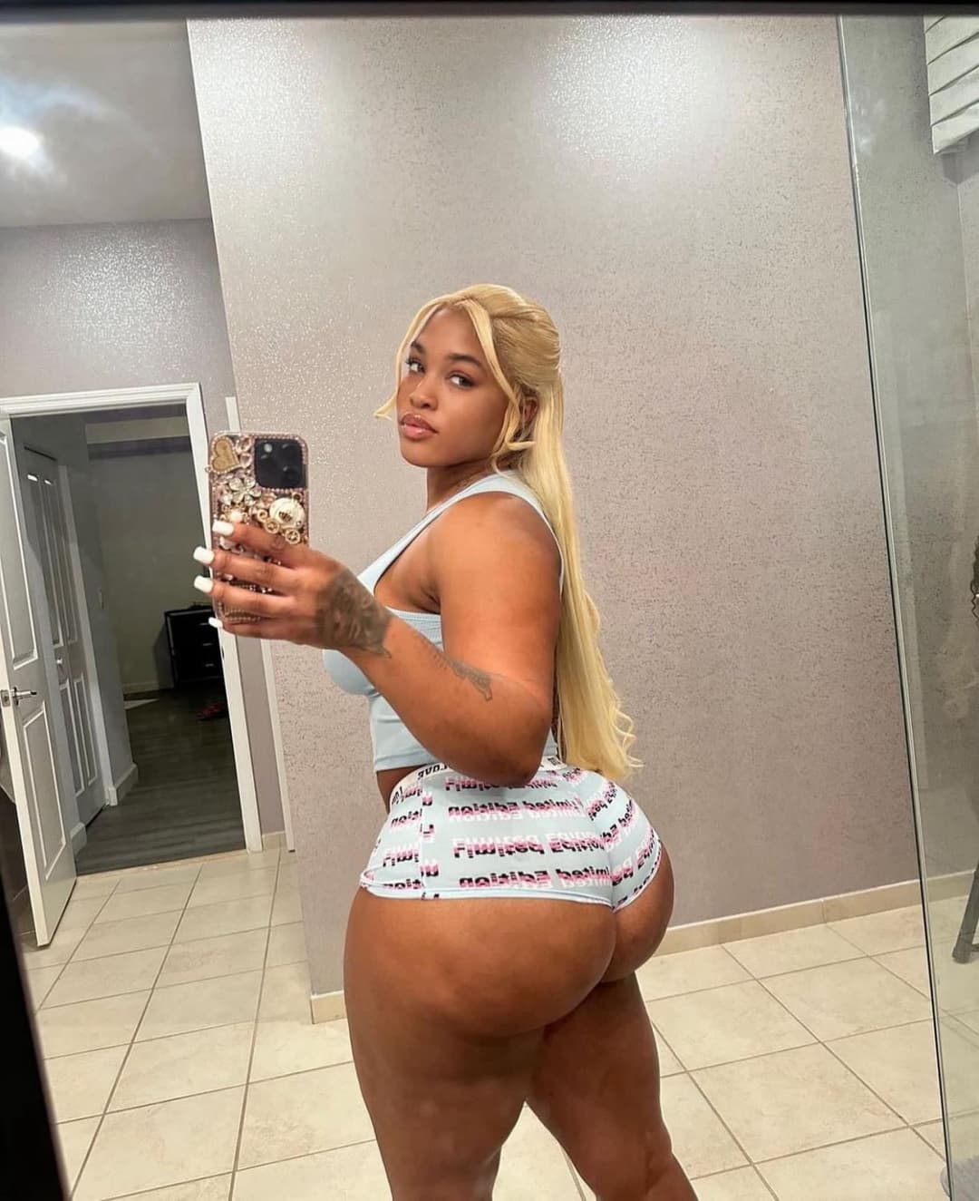 Click to view full size Big Phat Jiggling Clapping Booties 2