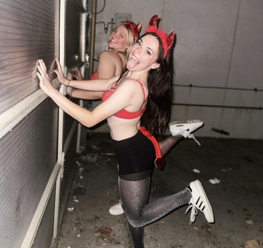 Click to view full size Lost dau