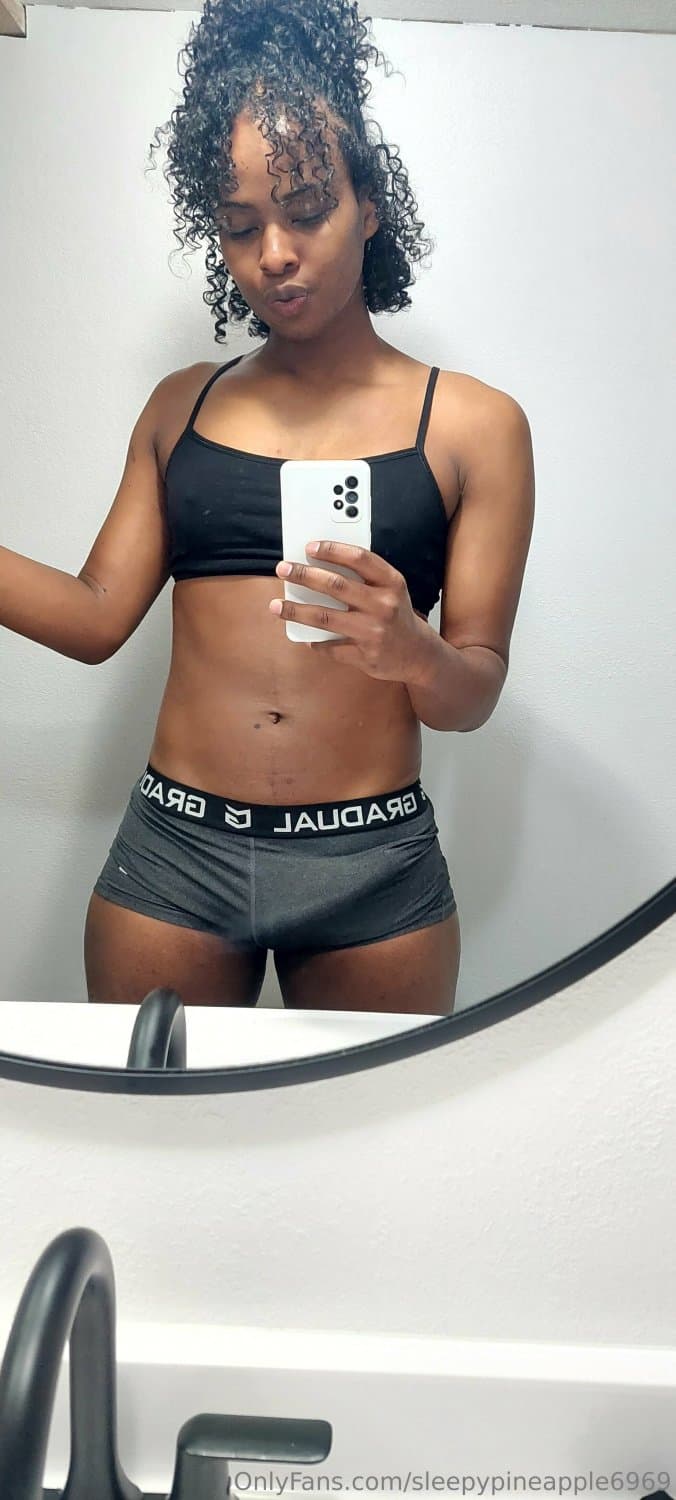 Click to view full size (Trans)Shemale ebony ??