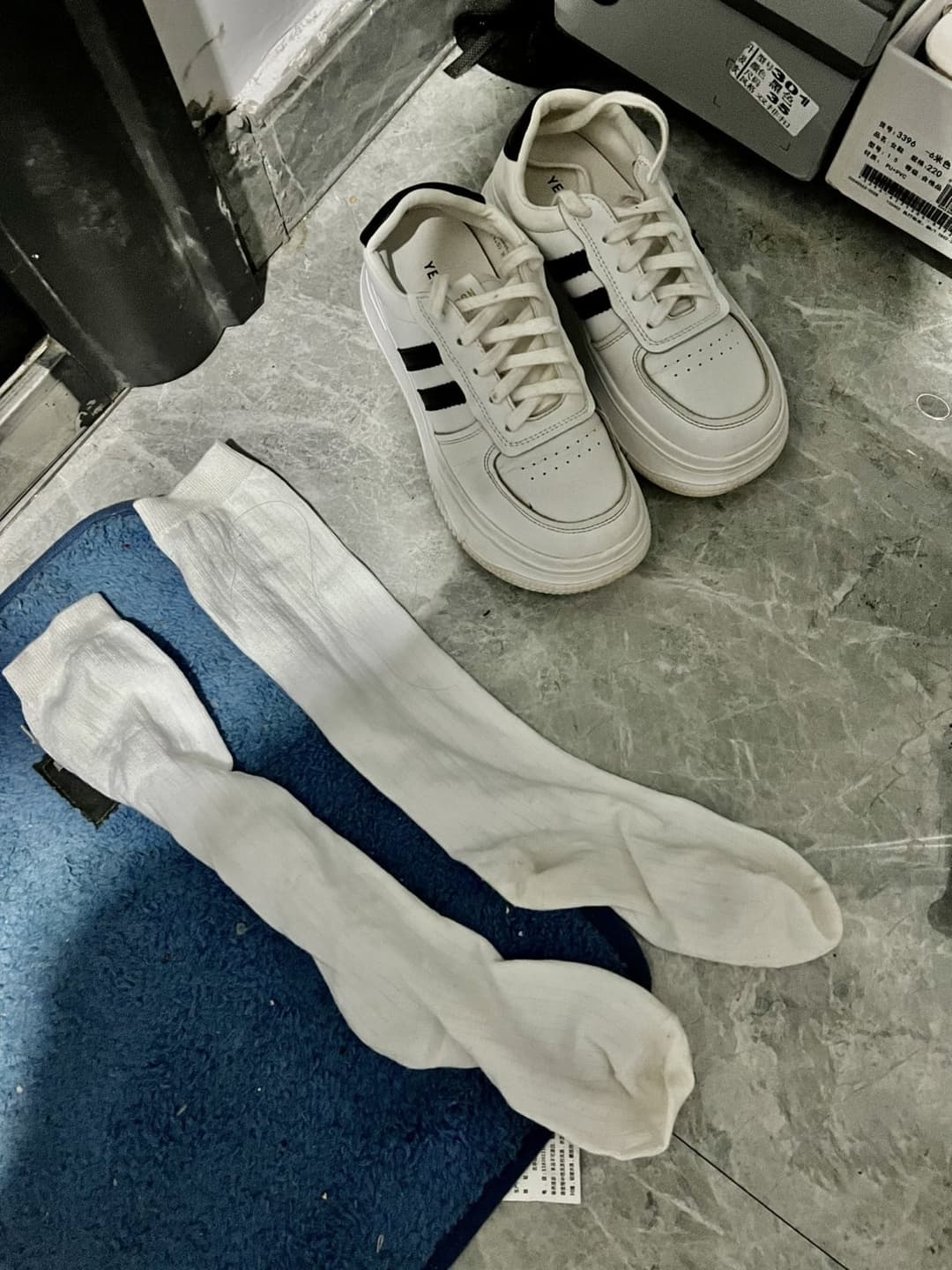 Click to view full size Chinese feet / socks / shoes.