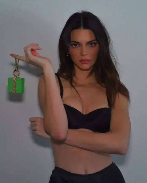 Click to view full size Kendall Jenner owns me