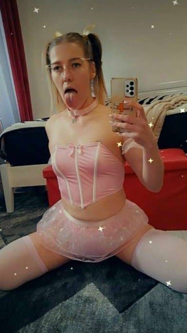 Click to view full size Exposing this slut request (DM for request)