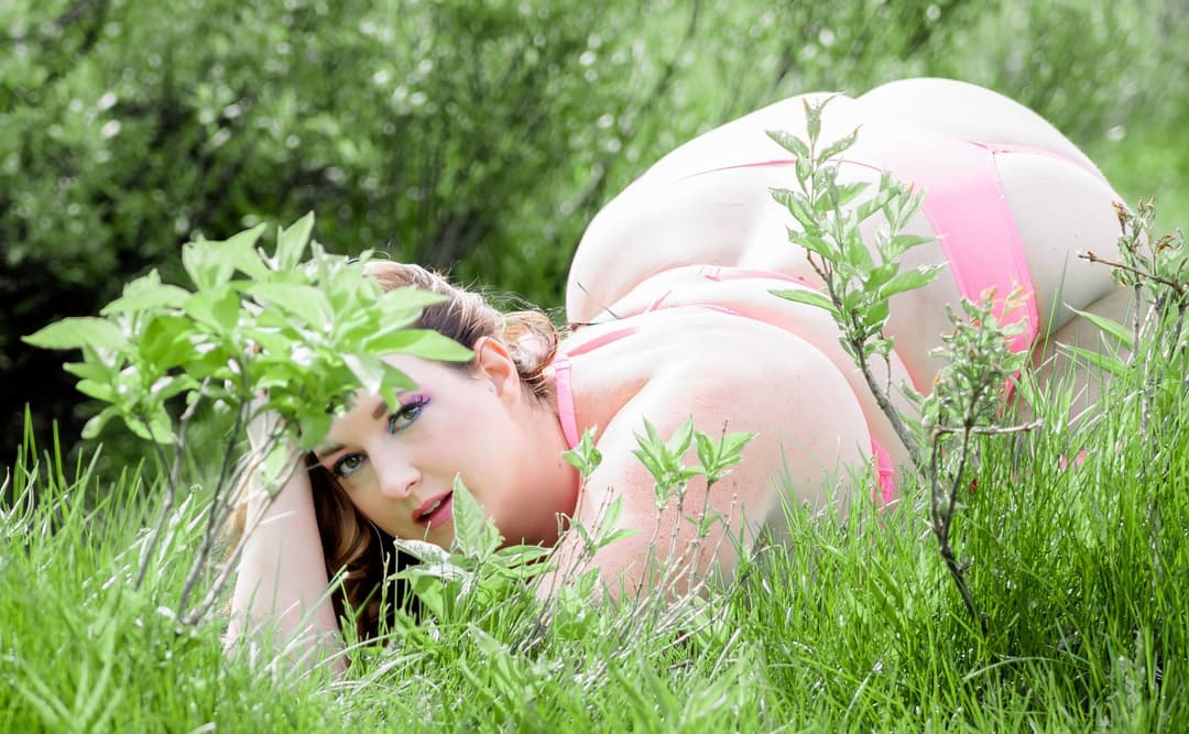 Click to view full size BBW Milf Boudoir Outdoor Shoot