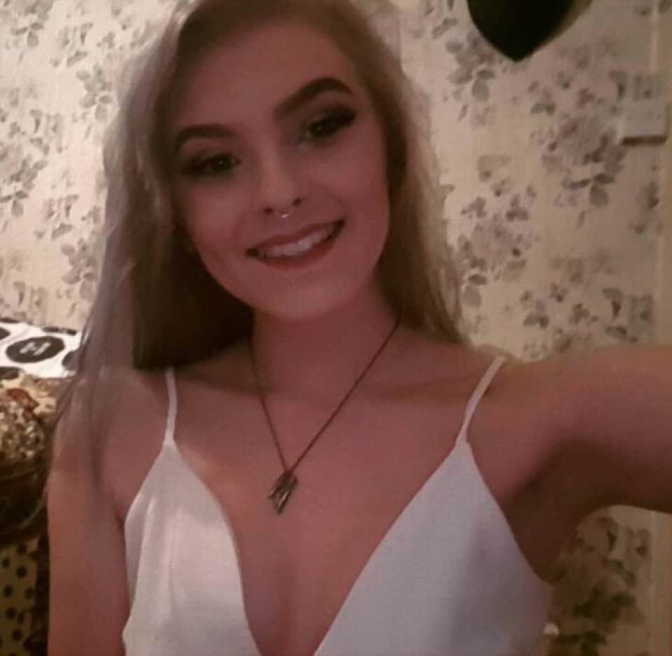 Click to view full size The bimbofication of Courtney Young. Kik: shortp9 to goon with me