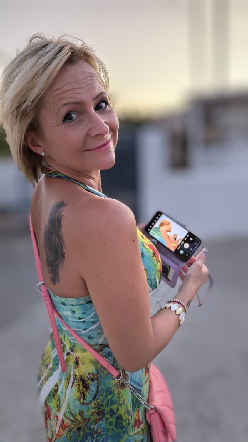 Click to view full size UK wife on holiday