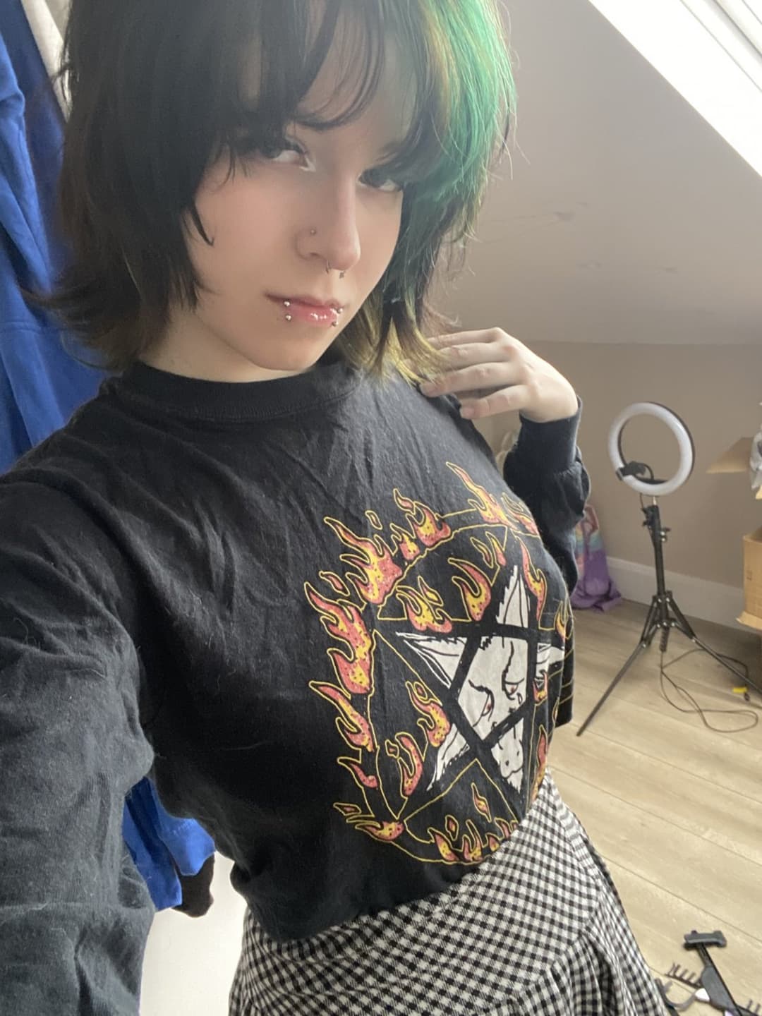 Click to view full size Cute alt girl from discord
