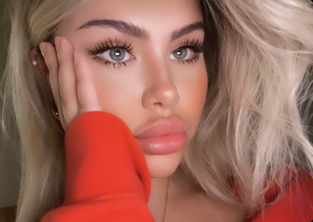 Click to view full size Alva Angelina nude