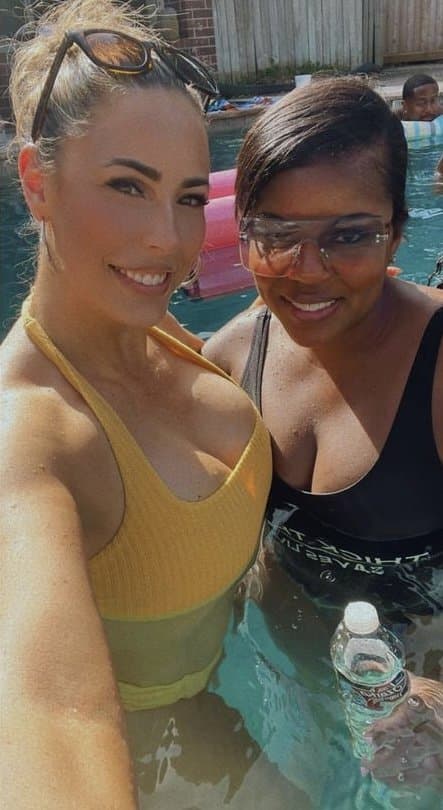 Click to view full size Texas TikTok milf Robyn fields