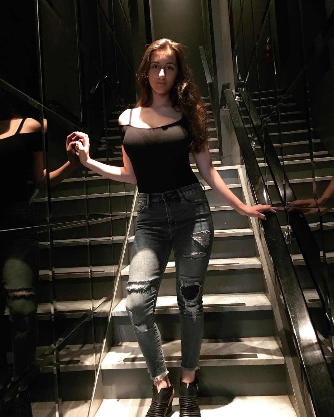 Click to view full size College Crush Lisa Sandson (@lisa.sandson). Comment your favorite pics.