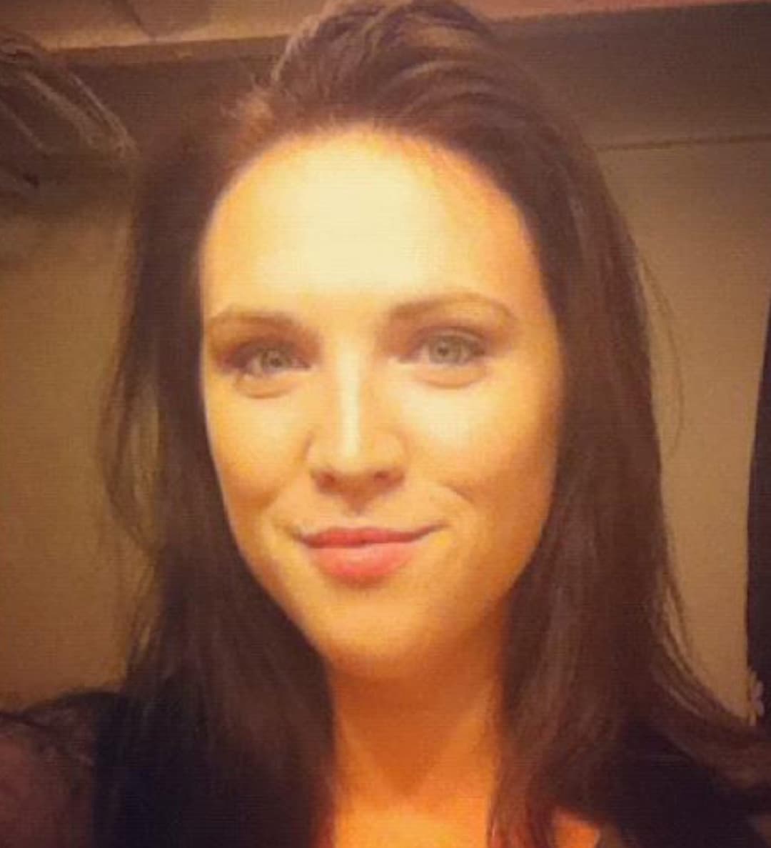 Click to view full size Slut Nurse wants to pull a train LeAkEd