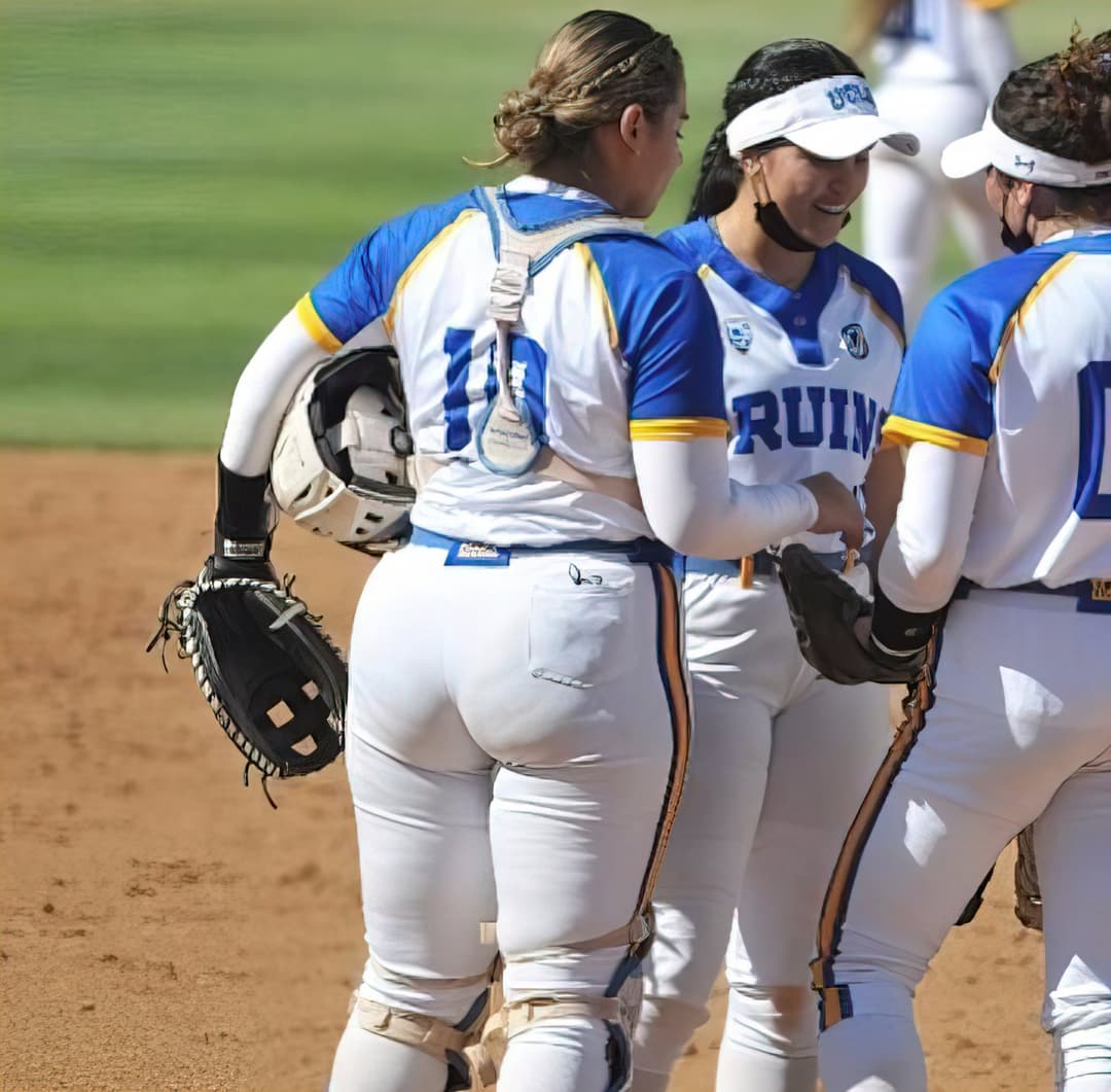 Click to view full size muscle mommies want you drained