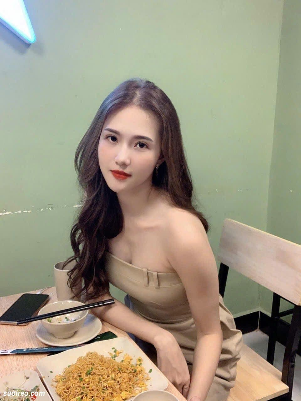 Click to view full size Hotgirl tiktok Thuỷ Meo 30m/2đêm lấy tiền hầu đồng