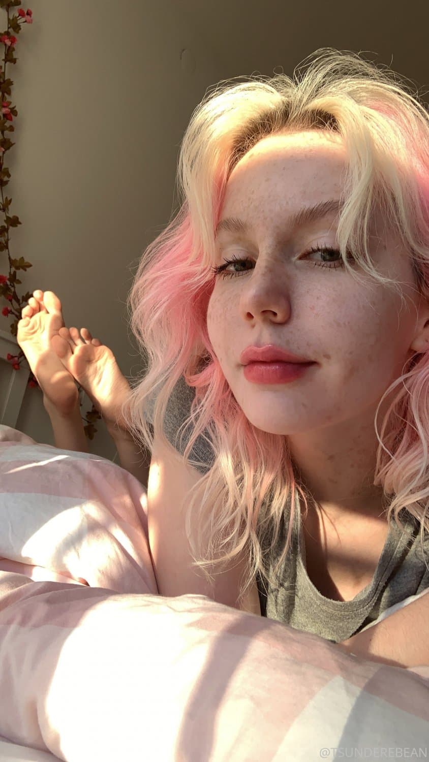 Click to view full size Tsundere feet