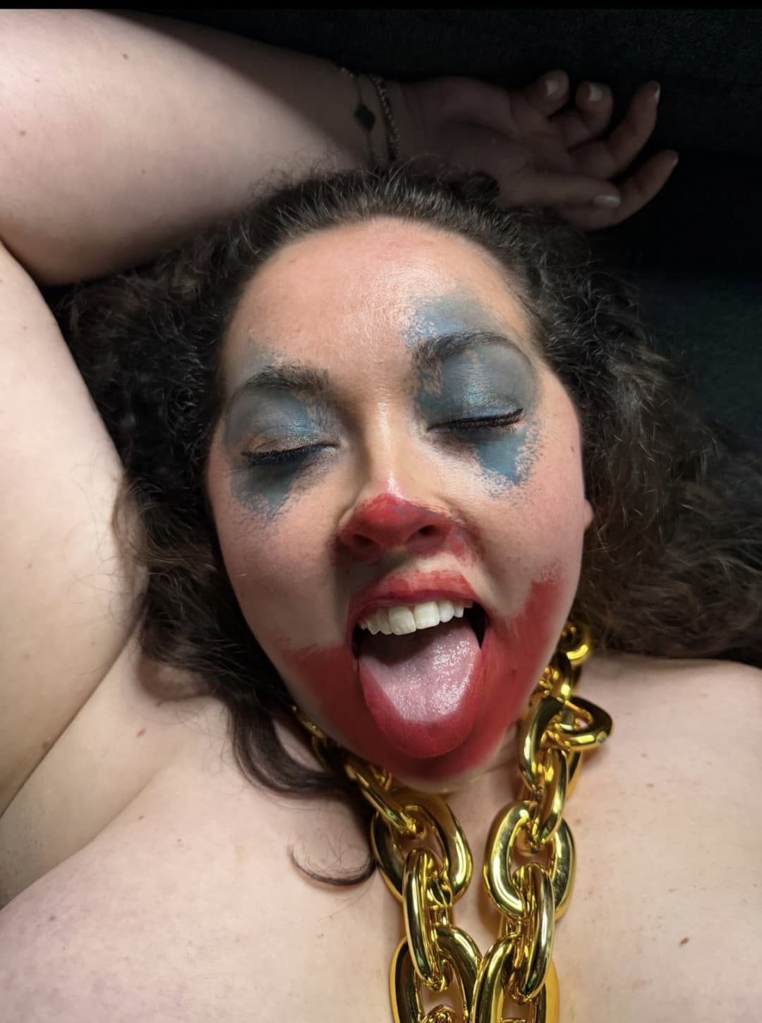 Click to view full size Steelers Saggy Clown Mascot, Make her Famous… bonus if you dm her to a Steeler! Kik: mygirl4usecny