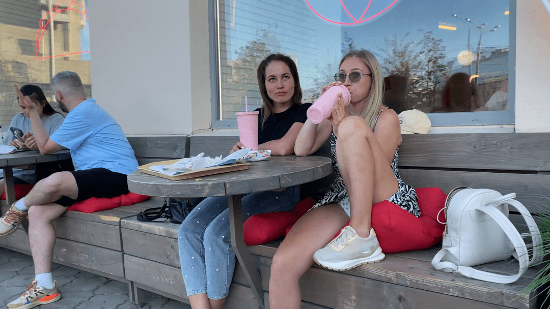 Click to view full size upskirt