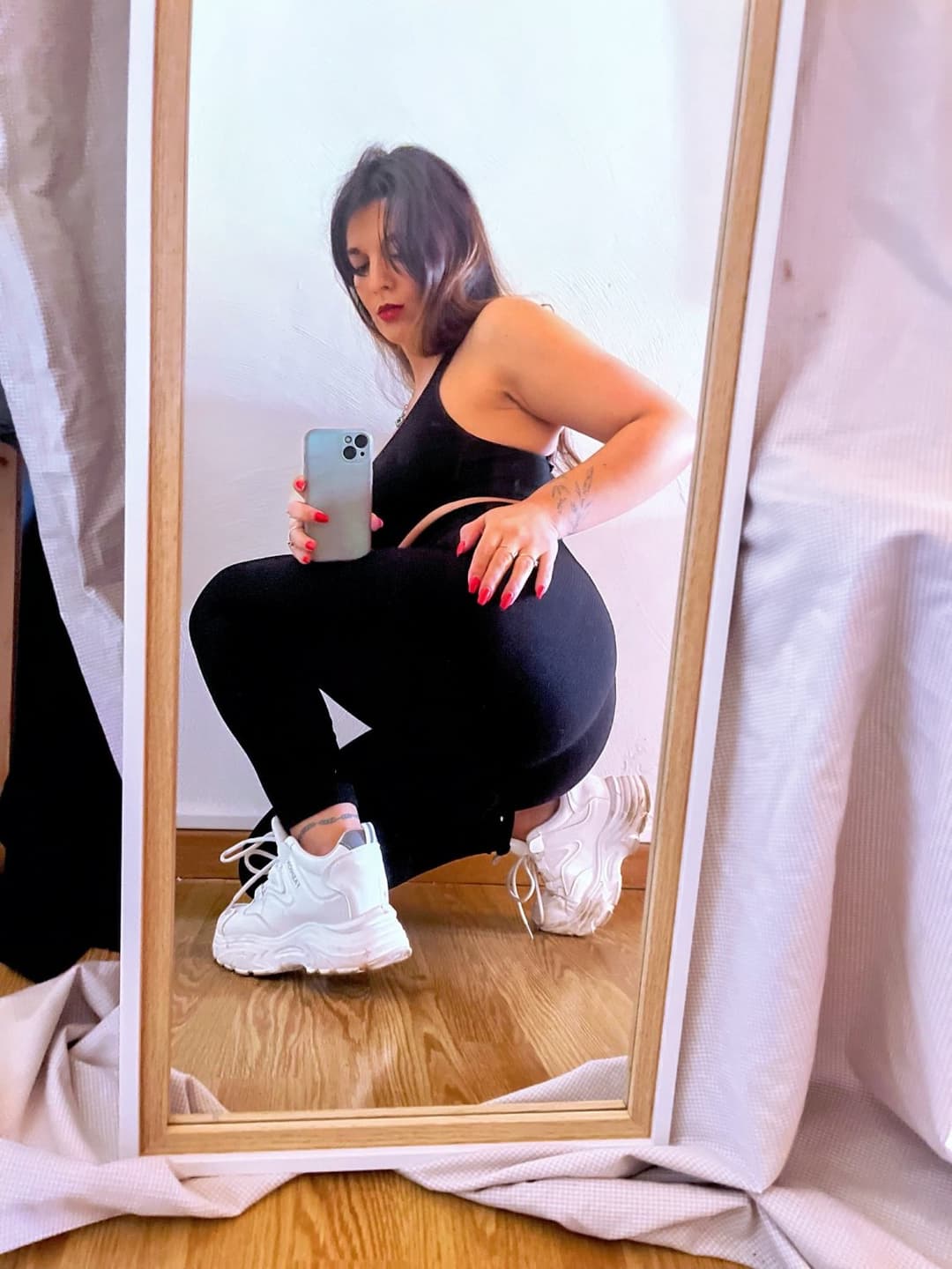 Click to view full size Introducing italian milf lola