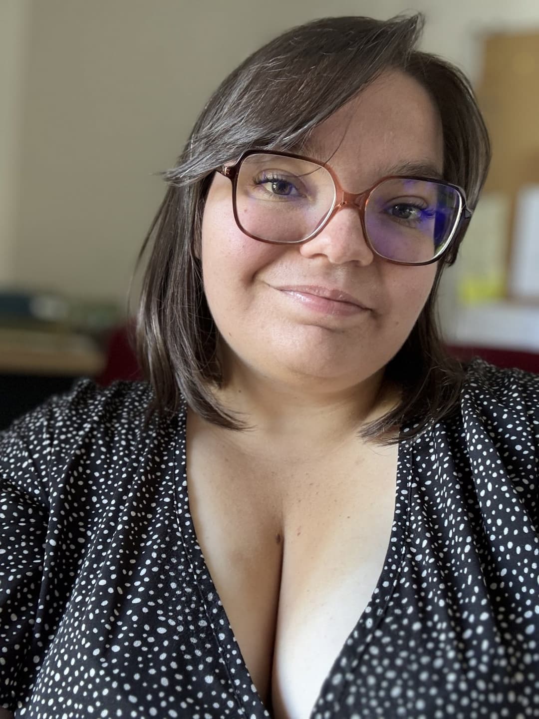 Click to view full size Lyzon Buro grosse putain à baiser de force