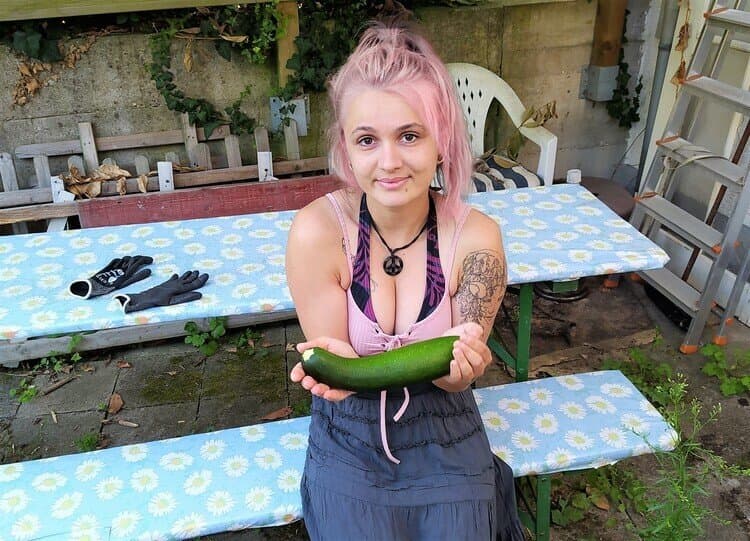 Click to view full size I am YOUR Webslut: Chrissy Love! ❤️ Pls help me 2 become a famous Pornstar.? #safe #share #webslut