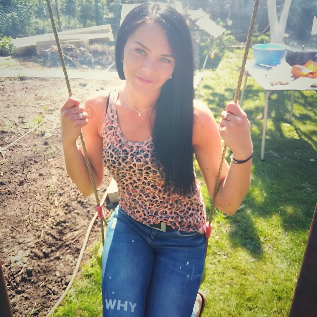 Click to view full size German Lara R. filthy milf slut soon maybe camshows