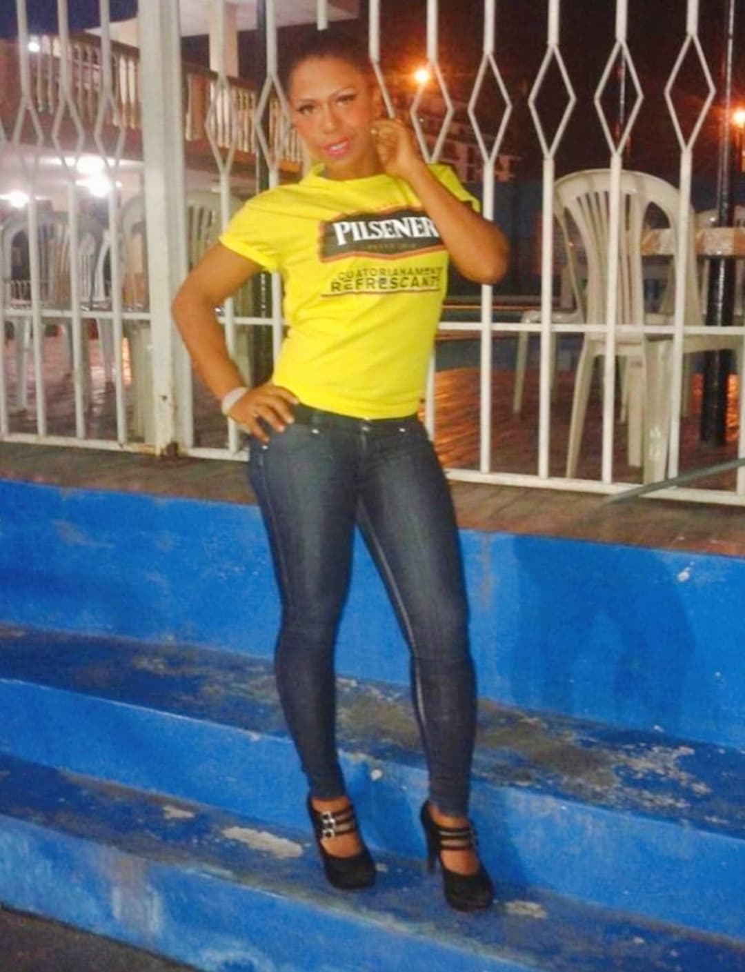 Click to view full size Valeria Cortéz - Bailarina de "Baila la Noche" - la conocí en la playa y me envía fotos sexy