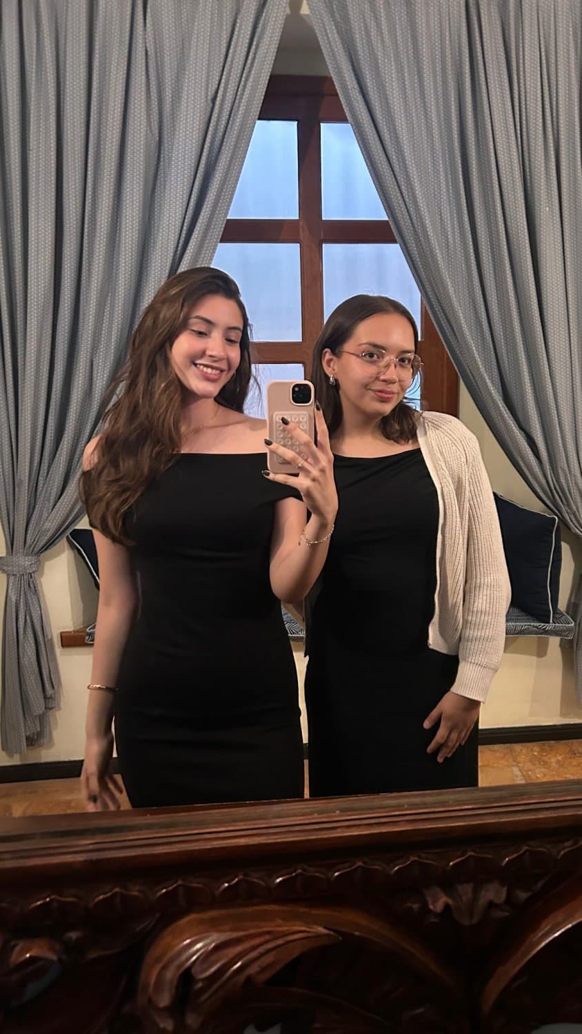 Click to view full size Como le traigo ganas a valentina ese culito me encanta ojala les saque tanta leche como a mi putita