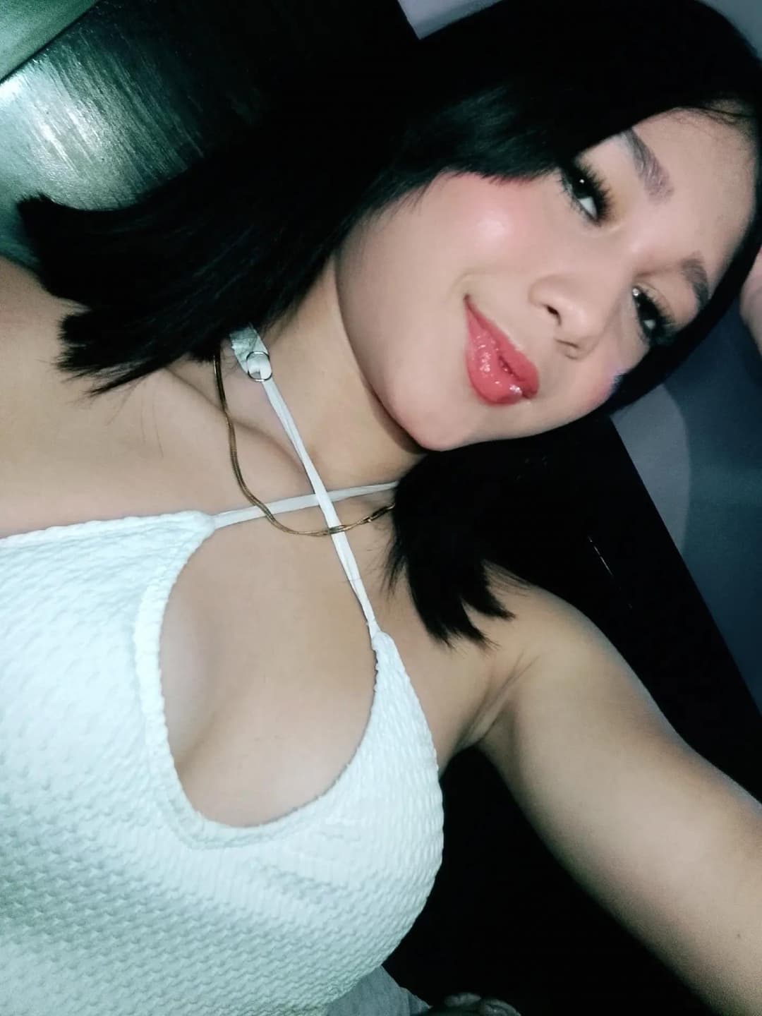 Click to view full size Amiga tiene unas tetas que se ven ricas y seguro la tiene rosadita