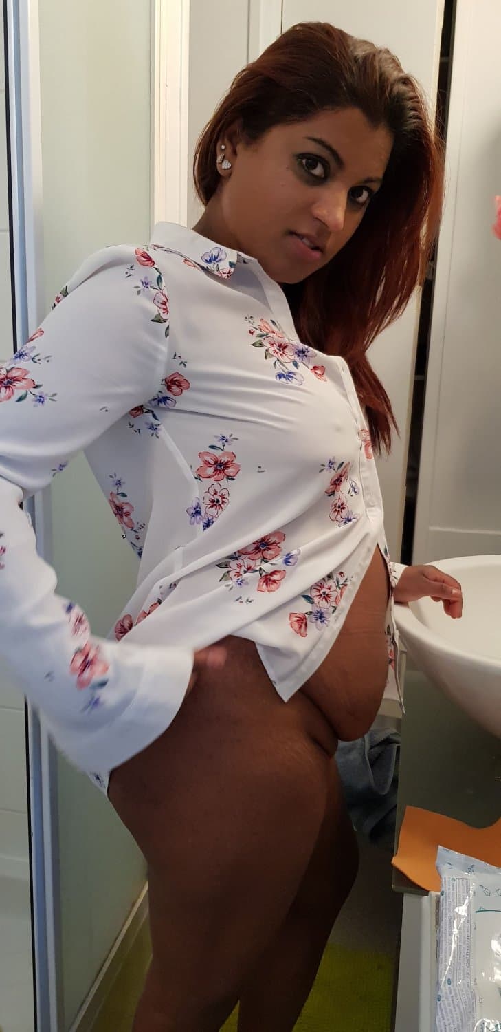 Click to view full size My hotwife in thé bathroom