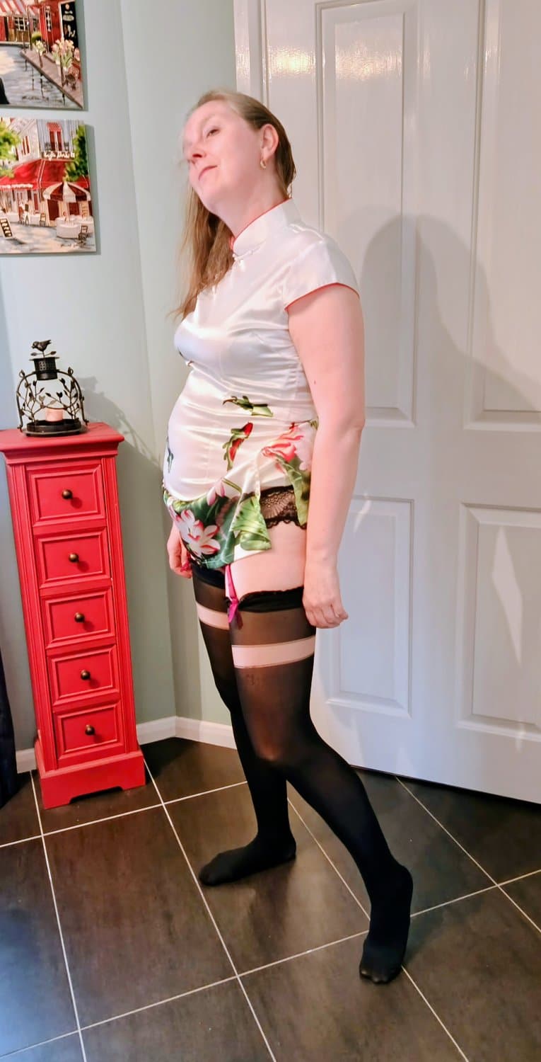 Click to view full size Pictures of Fran getting drunk in front of 2 guys