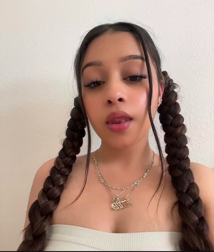 Click to view full size SEDUCTIVE LATINA