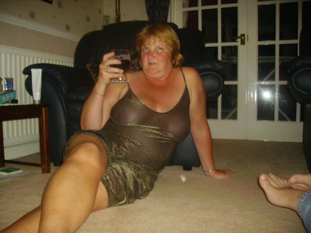 Click to view full size Allison, ugly UK Pawg, shows her stuff