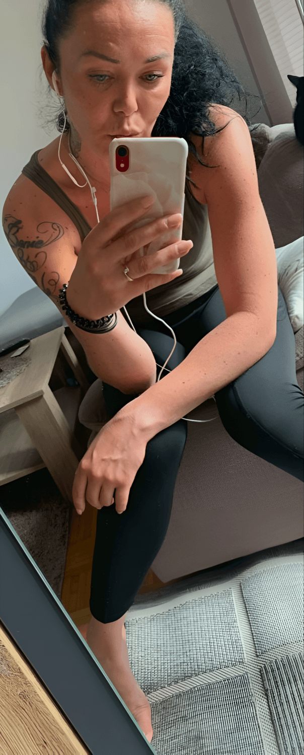 Click to view full size German Lara R. filthy milf slut soon maybe camshows