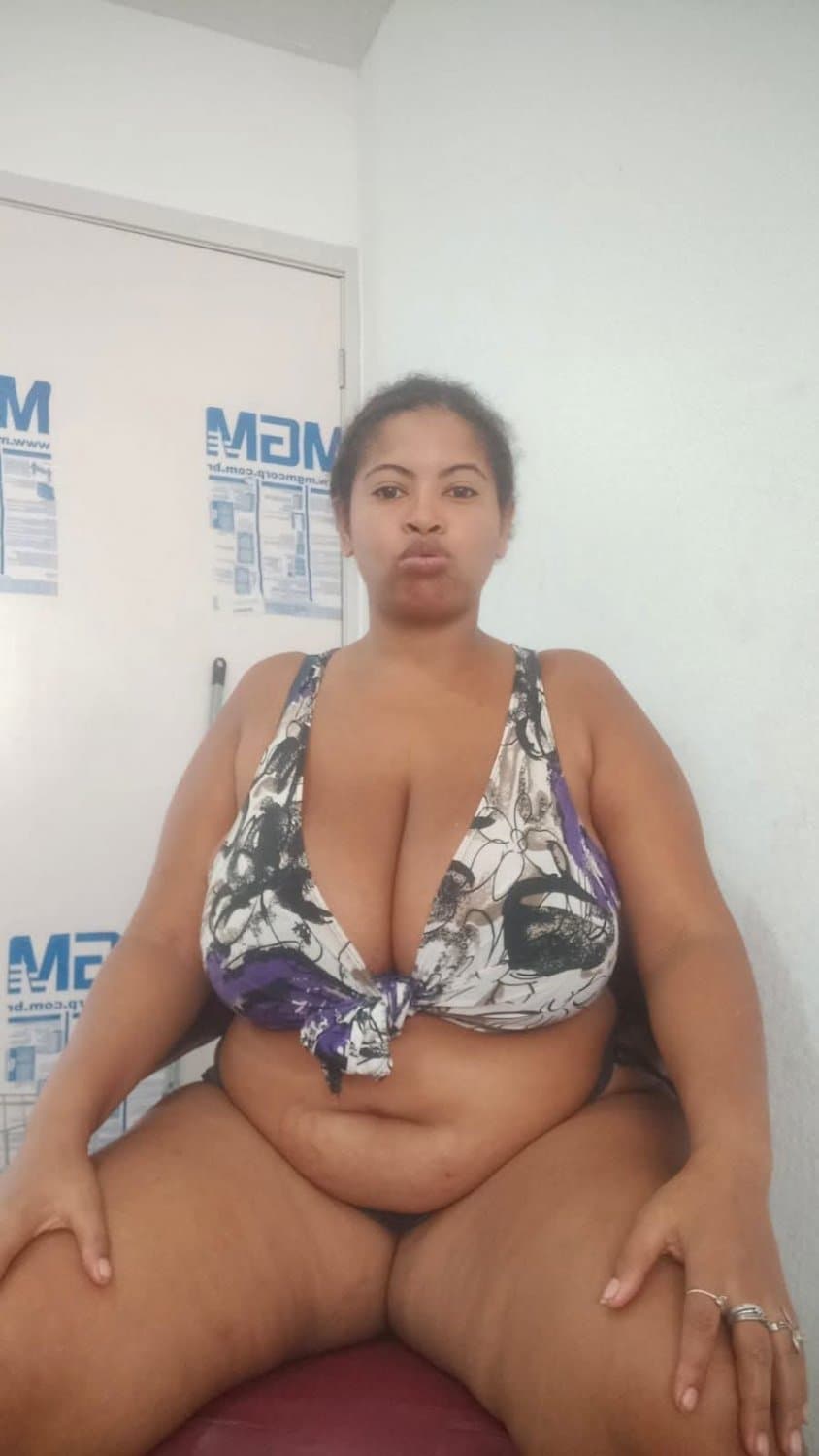 Click to view full size Gordinha tarada e safada