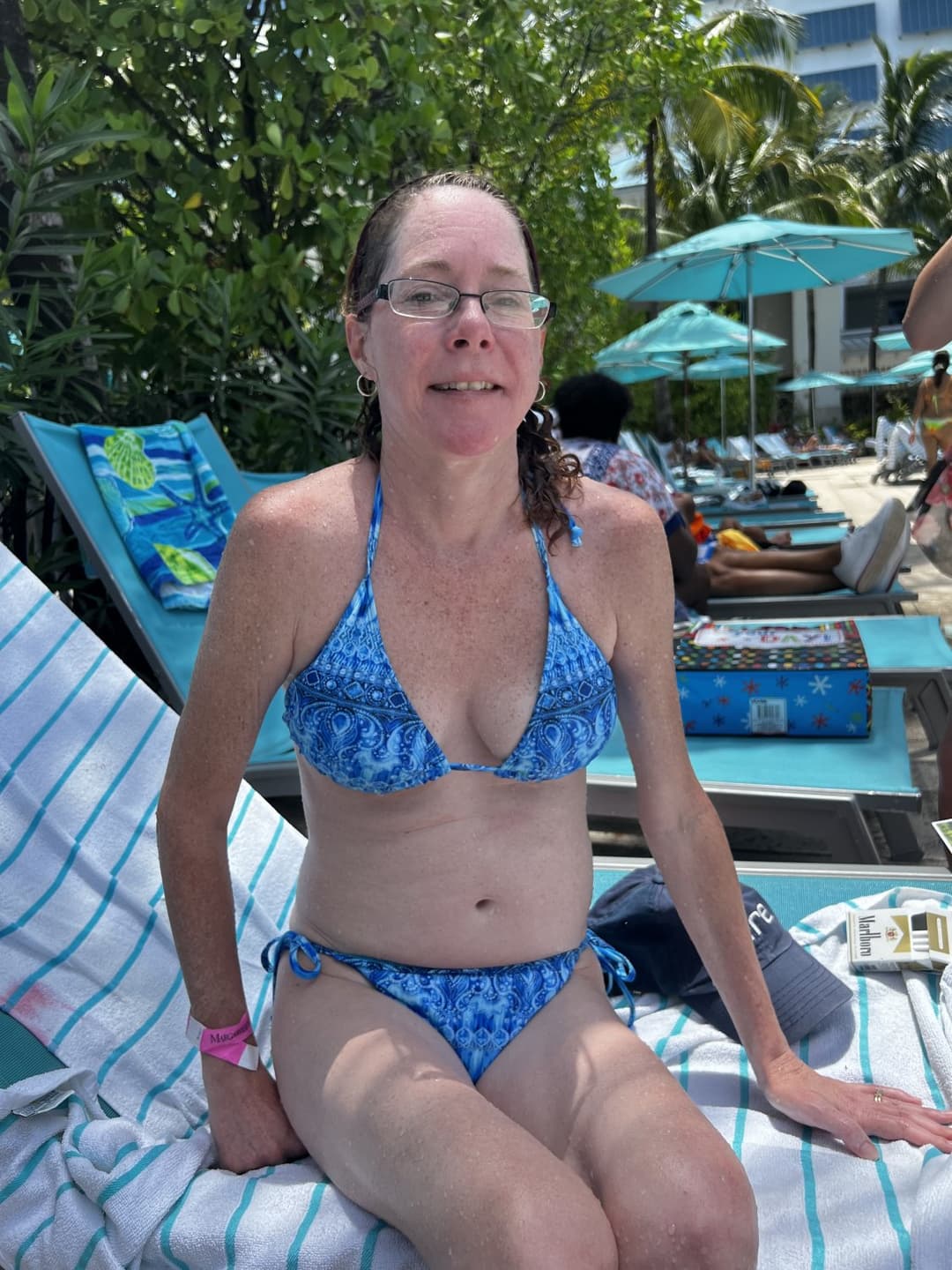 Click to view full size Red Head slut Amanda on Vacation