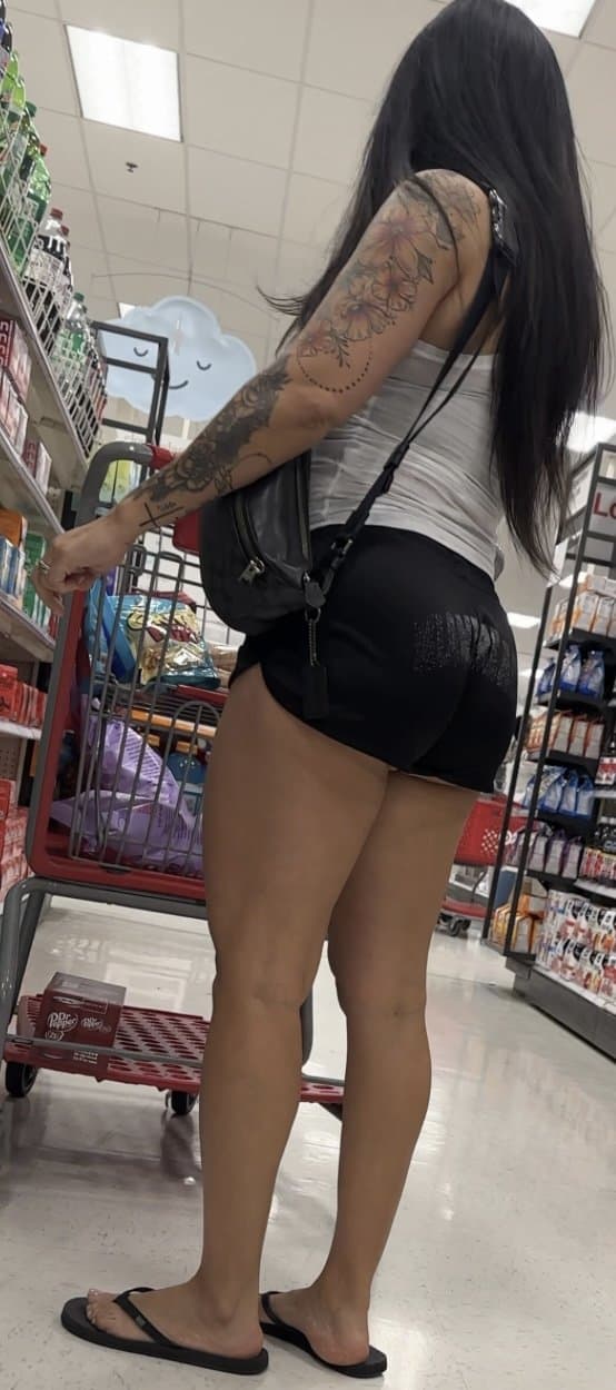 Click to view full size Latina, booty shorts, flip flops, bending over