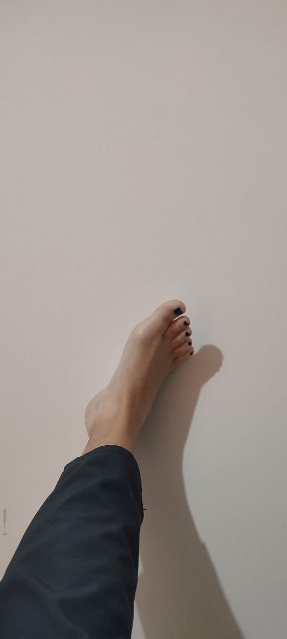 Click to view full size Chilean Girl With Ugly feet