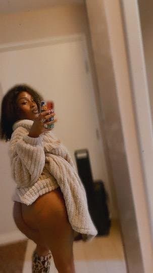 Click to view full size Milf who likes butt plugs and ass smacking